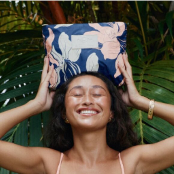 ALOHA Collection Handbags - Mid Pouch Hoaloha  NWT